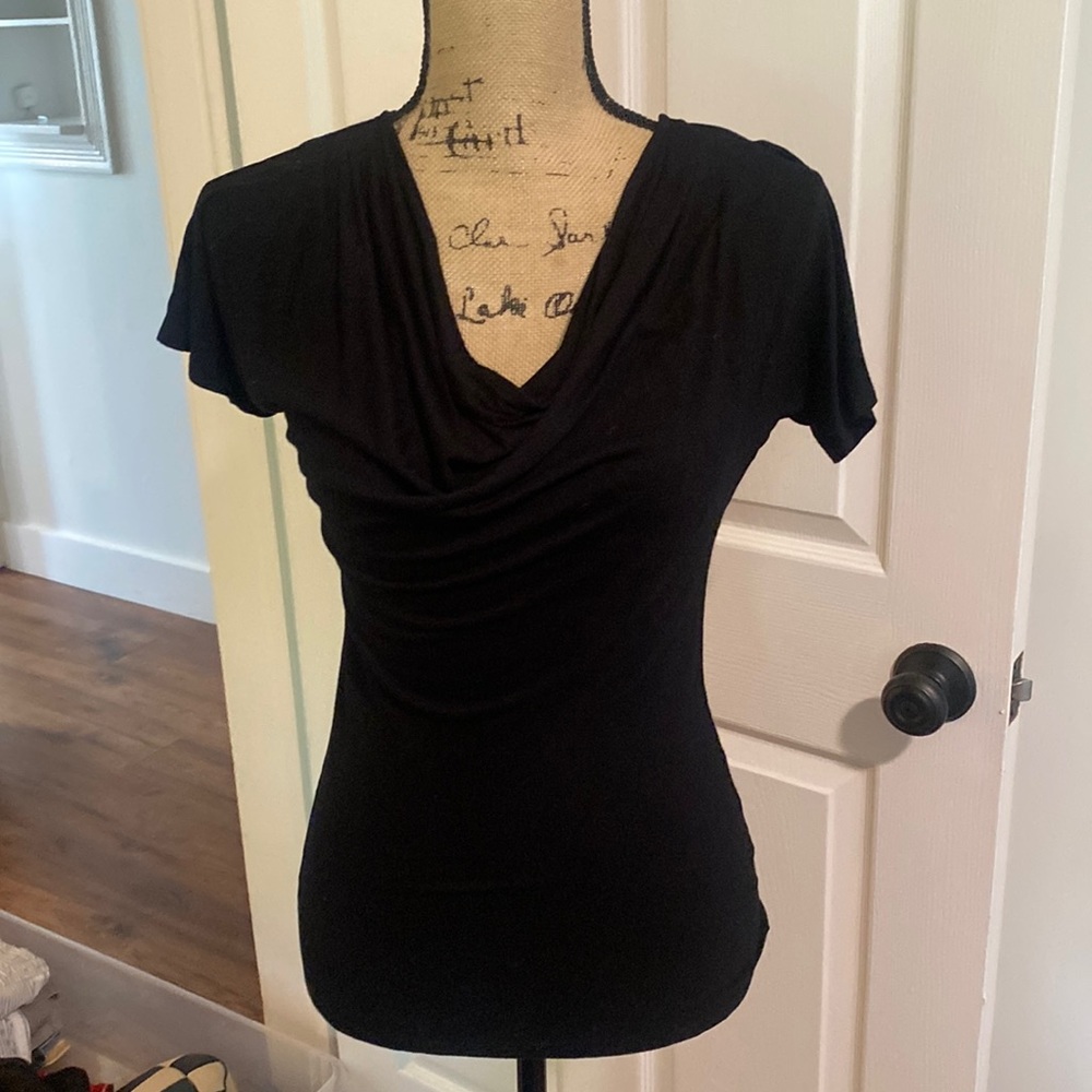 Gap black tee. Size xs